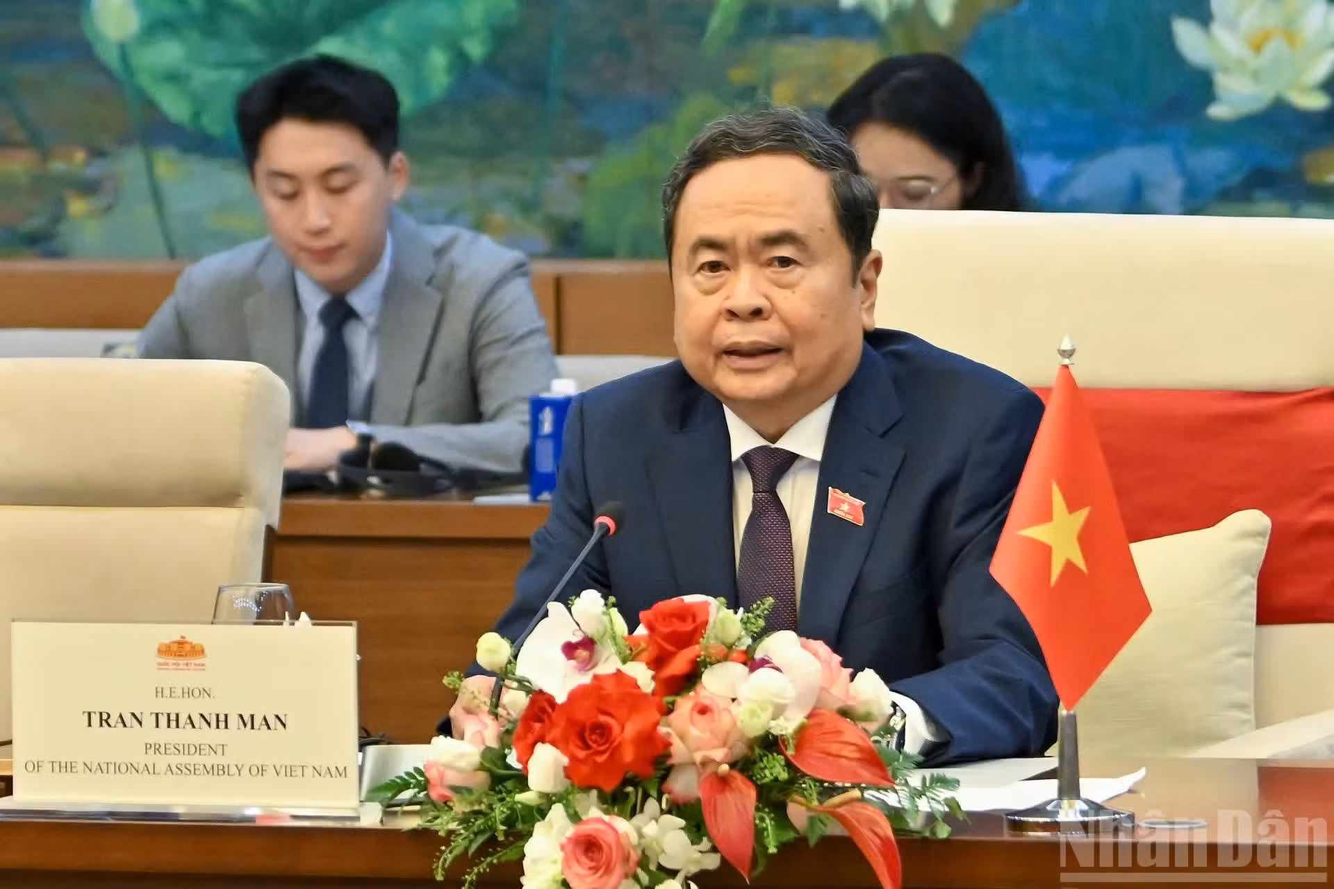 国会主席陈青敏发表讲话。