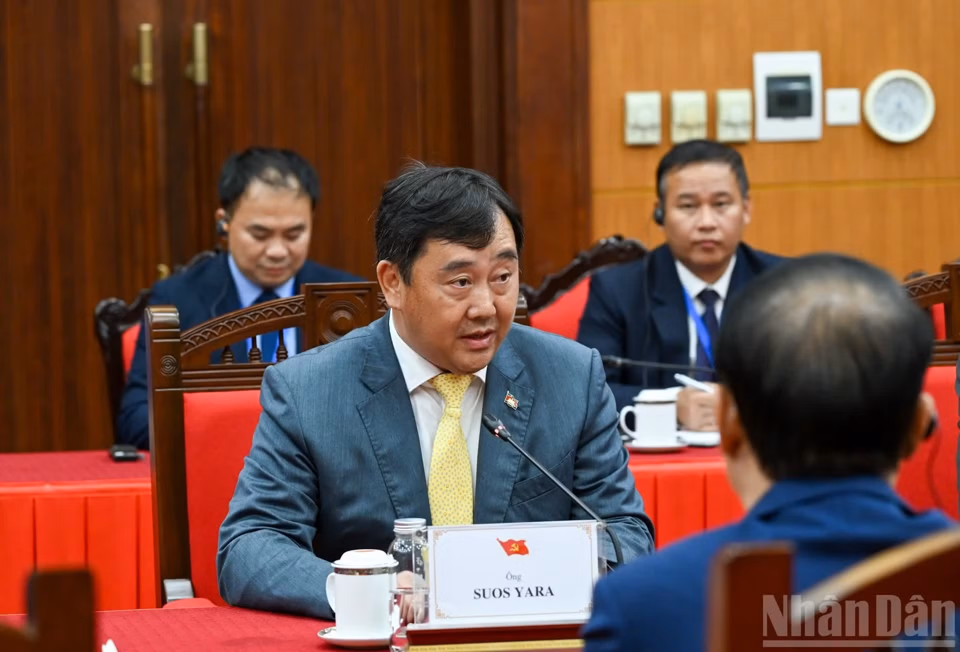 柬埔寨人民党中央外委会第一副主席、国会外委会主席索斯亚拉发表讲话。