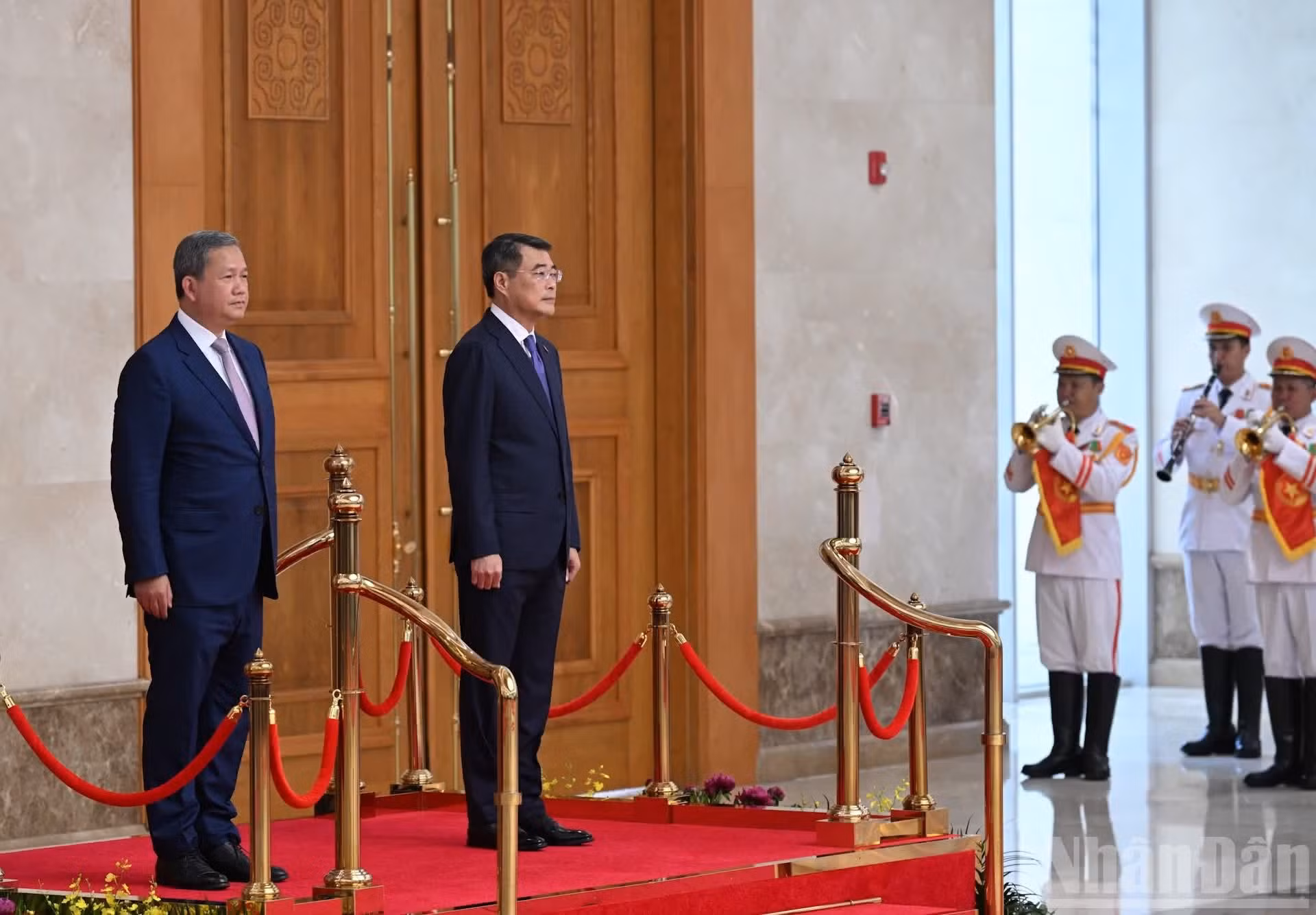 越南政府总理黎明兴和柬埔寨首相洪玛奈出席仪式。