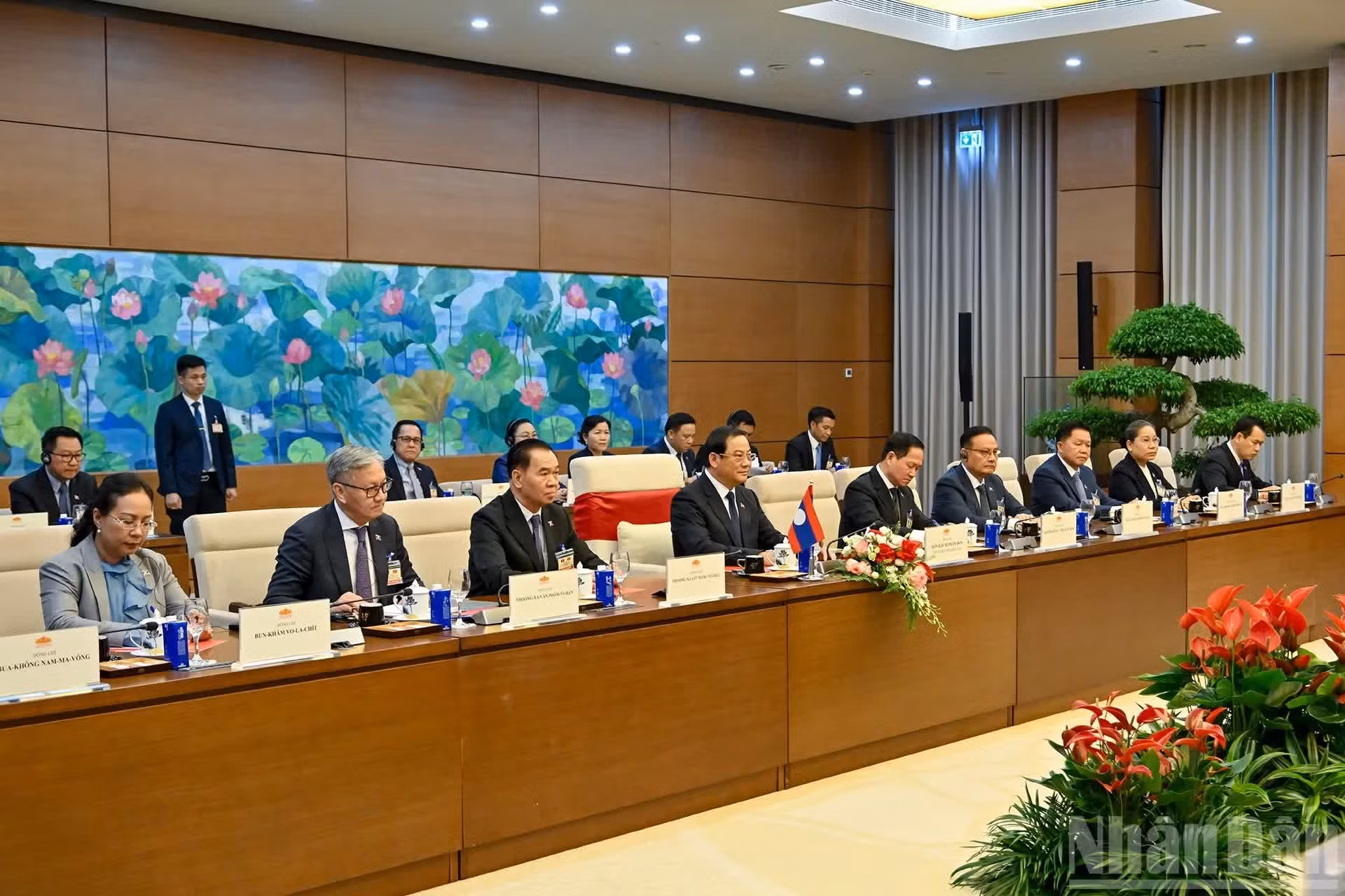 老挝总理宋赛·西潘敦和老挝代表团。