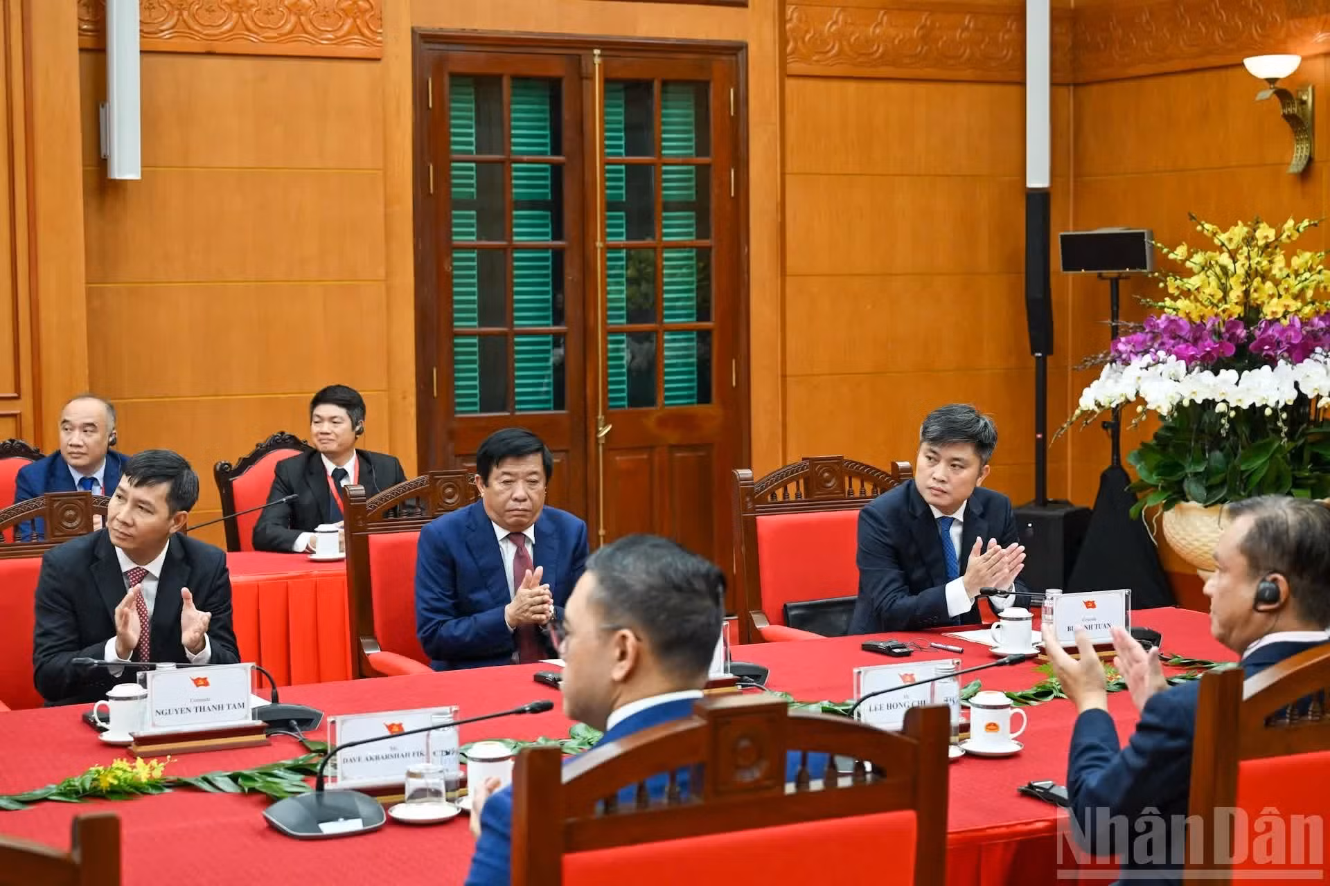 与会代表。