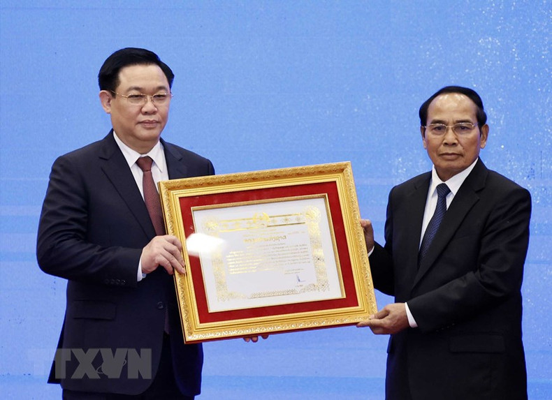 越南高层领导荣获老挝国家崇高勋章(组图) ảnh 7 越南高层领导荣获老挝国家崇高勋章(组图) ảnh 7