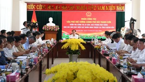 政府副总理裴青山与庆和省领导就宁顺核电项目推进情况举行工作会议。