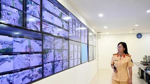 AI摄像系统的投入使用对市民交通行为产生积极影响，并减少了需在现场直接处理违规的交警人数。