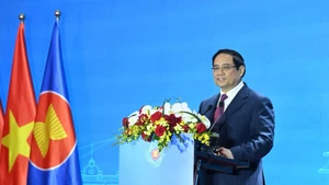 范明正总理在会议上致辞。（陈海 摄）