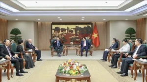 范明正总理欢迎Makara Capital Partners集团投资越南优先发展领域。