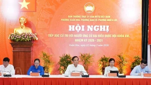 越南祖国阵线委员会胡志明市春和坊、棋盘坊及饶禄坊常务委员会联合举行第十六届国会代表候选人与第六选区选民的接触会议。