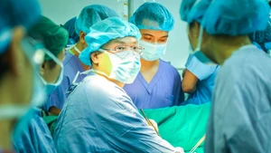 越南成功实施首例多米诺多器官移植手术。