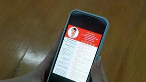 关于2026-2031任期庆和省人民议会代表候选人的信息已在数字信息渠道上发布，方便选民跟踪了解。（图片来源：越通社）