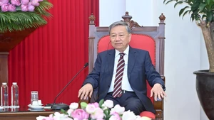 越共中央总书记苏林会见联合国教科文组织总干事奥德蕾·阿祖莱。