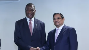 范明正总理会见南非副总统保罗·马沙蒂莱。