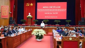 越共中央总书记苏林率领中央工作代表团赴得乐省走访调研。