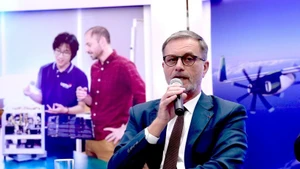 法国驻越大使奥利维耶·布罗谢发表讲话。