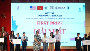 “了解美国”竞赛颁奖仪式。