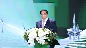 范明正总理：Petrovietnam实施'六个先锋' 。（陈海 摄）