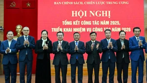 越共中央政治局委员、中央书记处常务书记陈锦绣出席会议。（维灵 摄）