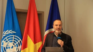 影响力投资与再生经济顾问艾默里克·荣格（Aymeric Jung）在会上发表讲话。（图片来源：越通社）