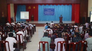 芹苴市加强监管 支持渔民解除 IUU“黄牌”警告。