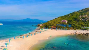 附图：芽庄燕岛一角。