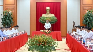 苏林总书记与外交部党委常委召开会议。（登科 摄）