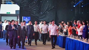 范明正总理出席2024年第十九届国家新闻奖颁奖典礼。