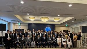 两国企业代表合影。