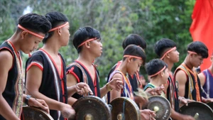 “双鼓、三锣、五钲”以及传统土锦布纺织技艺，共同塑造了巴拿族人独具一格的文化特色。