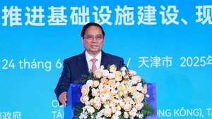 越南政府总理范明正出席WEF第16届新领军者年会开幕式并发表重要讲话。