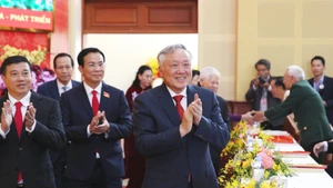 政府常务副总理阮和平出席越共林同省第一次代表大会。