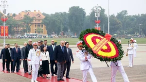 约旦众议院议长入陵瞻仰胡志明主席遗容，参观升龙皇城和越南军事历史博物馆【视频】