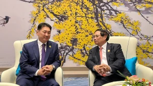 范明正总理会见蒙古国总统呼日勒苏赫。