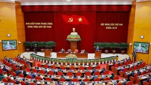 3月24日，越南共产党第十四届中央委员会第二次全体会议进入第二天议程。