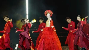 和Minzi知名歌曲《Bắc Bling》演出场面。