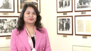 第十届越南祖国阵线中央委员会主席团委员、越南祖国阵线中央委员会机关下属民主监督与社会评议委员会主任阮琼莲。