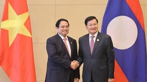 范明正总理会见老挝人民革命党中央总书记、国家主席通伦。