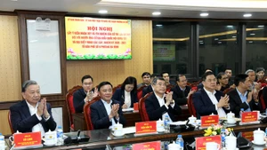 苏林总书记出席第十六届国会代表候选人居住地选民意见征求会议。