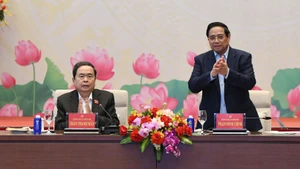 政府总理范明正，国会主席陈青敏共同主持会议。（维灵 摄）