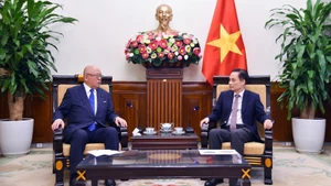 外交部长黎怀忠会见日越友好议员联盟特别顾问武部勤。