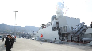 015-陈兴道号舰圆满结束对日本的友好访问。（图片来源：越南海关）