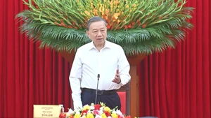 苏林总书记发表讲话。