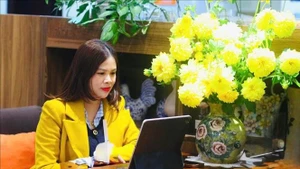 越南社会科学翰林院语言学研究所的博士阮氏江。（图片来源：越通社）