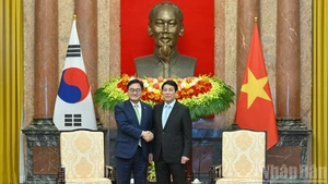 越南国家主席梁强会见韩国国会议长禹元植。