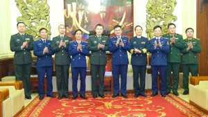 双方代表合影。