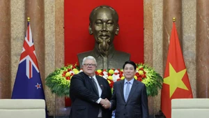 越南国家主席梁强会见新西兰议会议长格里·布朗利。