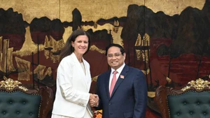越南政府总理范明正会见美国GE Vernova公司电源事业部首席执行官玛丽亚·维多利亚·“玛丽”·辛戈尼。