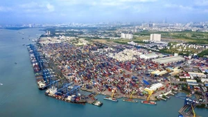 附图：西贡新港一角。