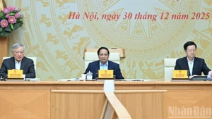 政府总理范明正主持会议。