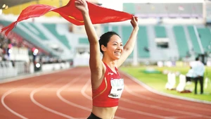 裴氏金英成功越过1.86米横杆后，欣喜若狂。（双鱼 摄）