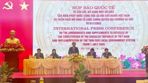 国际新闻发布会场景。