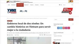 委内瑞拉广播电台RadioMundial对越南“重绘江山”工作进行报道。（图片来源：越通社）